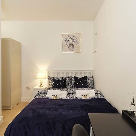 Rofennie Suite -Luxury Ensuite Room! Maidstone Eksteriør bilde