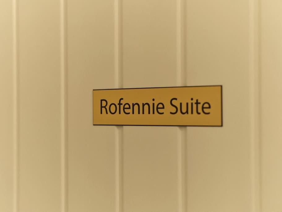 Rofennie Suite -Luxury Ensuite Room! Maidstone Eksteriør bilde