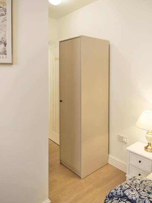 Rofennie Suite -Luxury Ensuite Room! Maidstone Eksteriør bilde