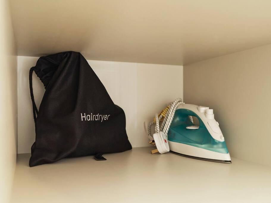 Rofennie Suite -Luxury Ensuite Room! Maidstone Eksteriør bilde